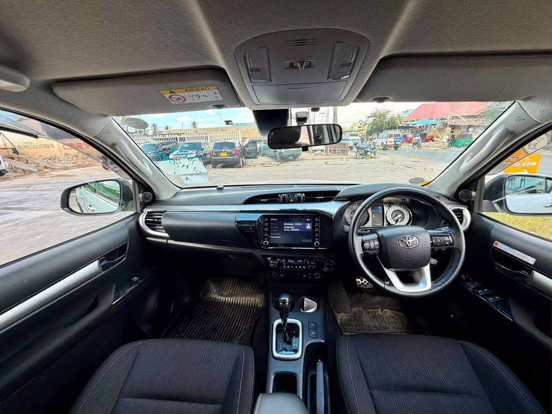 HILUX DOUBLE CABIN thumbnail 5